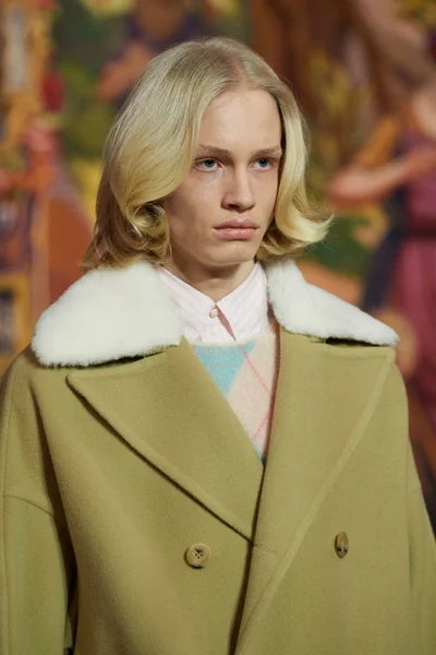 Look 92